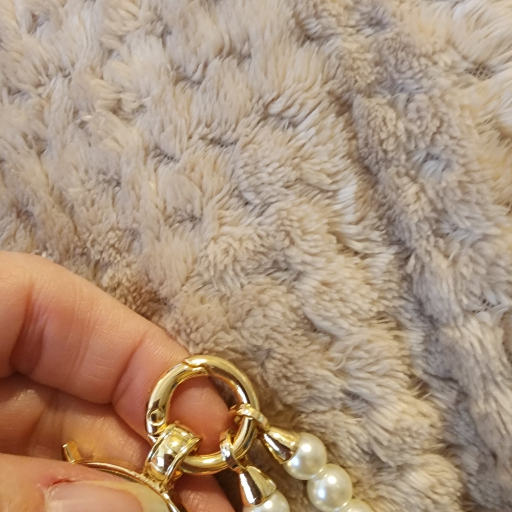 Pearl Coin Pendant Necklace - Picture 4 of 6